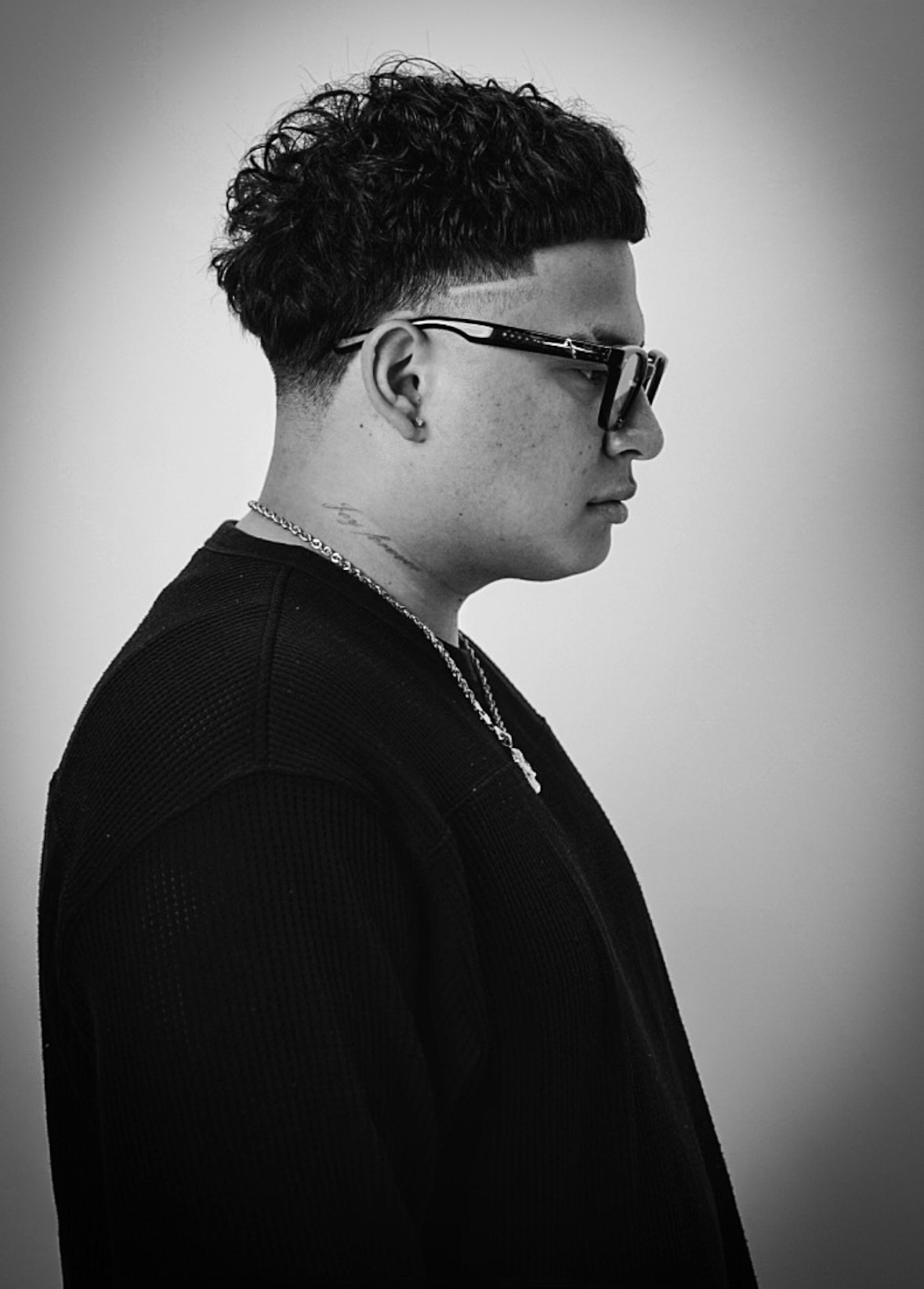 Black-and-white profile portrait of 4KARRI wearing glasses