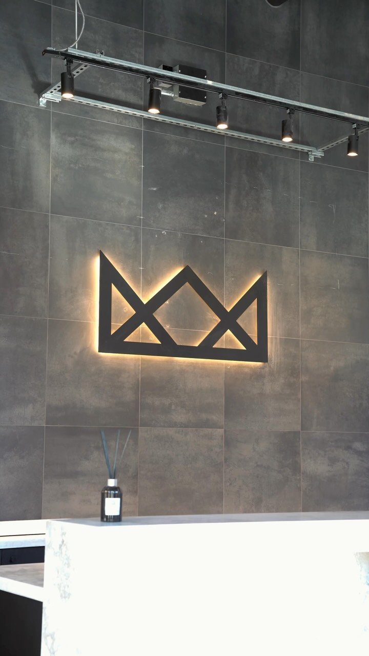 Throne crown sign on the wall — reel with Jeremy Land